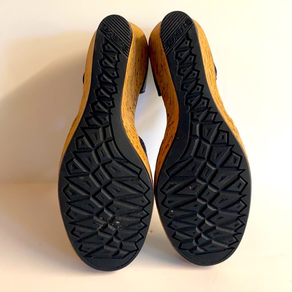 Teva-The Riviera wedge heel Mary Janes in Black.In excellent condition.Size 8 - Picture 3 of 7